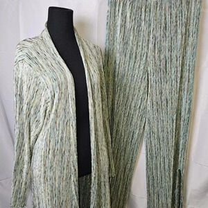 Beautiful Linda Lundstrom striped 2 piece pantsuit